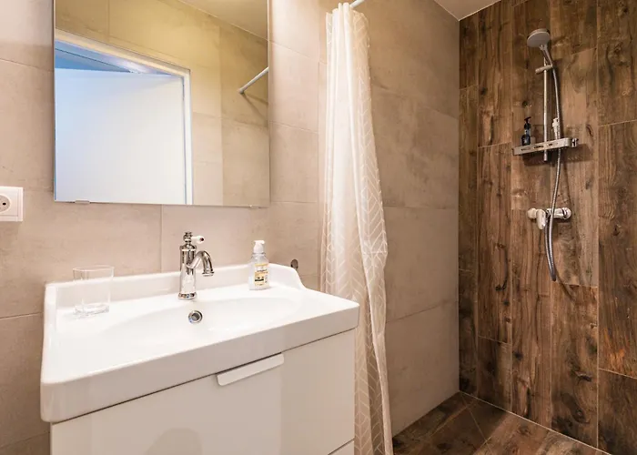 Tirelire, Centre Et Paisible * Reims